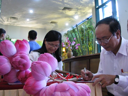 Tin Quốc Hoa từ Ban tổ chức triển lãm chọn lọc