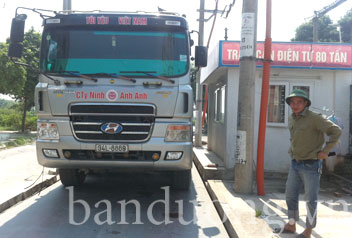 Xử lý tình trạng xe quá tải tại một số địa phương