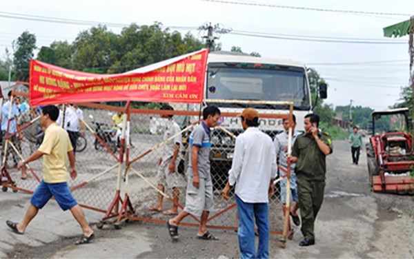 nguoi-dan-bien-hoa-lai-rao-duong-chan-hung-than-xa-lo