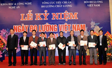 ngay_do_luong_viet_nam_trao_ky_niem_truong