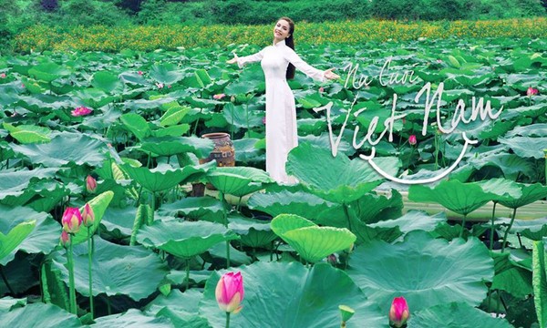 muon-ve-my-nhan-viet-khoe-sac-ben-hoa-sen_A_