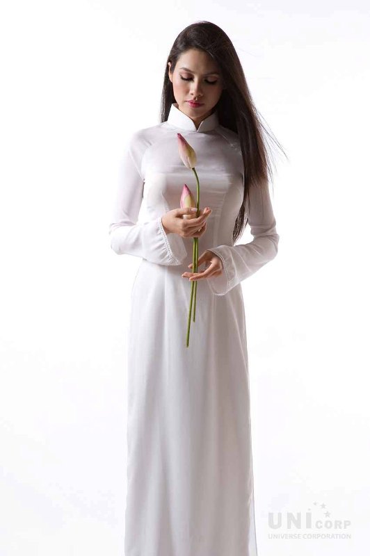 muon-ve-my-nhan-viet-khoe-sac-ben-hoa-sen_A_