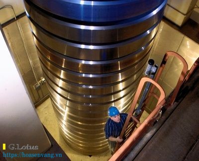 nist_kilogram_world_underglass_4